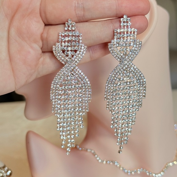 ⚜️ Chic Luxury Gold Crystal Drop Earrings - Picture 10 of 10